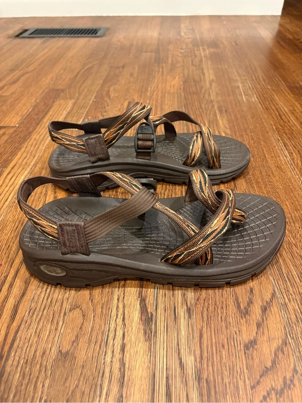 Chaco Men's Z2 Classic Sport Sandals Brown Orange ZigZag Strappy Size M9